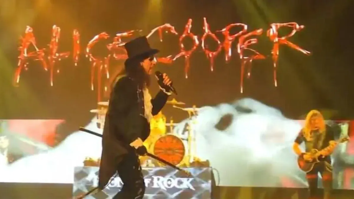 IKONS of Rock performer as Alice Cooper on stage in Las Vegas
