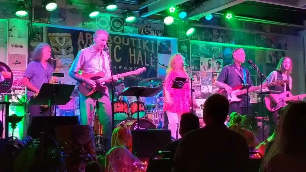 Slinky Thing, Oakland Steely Dan tribute band, performing My Old School live in 2023