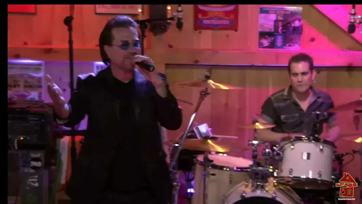 Unforgettable Fire live