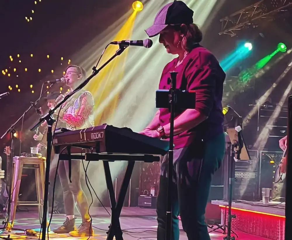 LINGER, an incredible Cranberries tribute band, a 90s tribute band